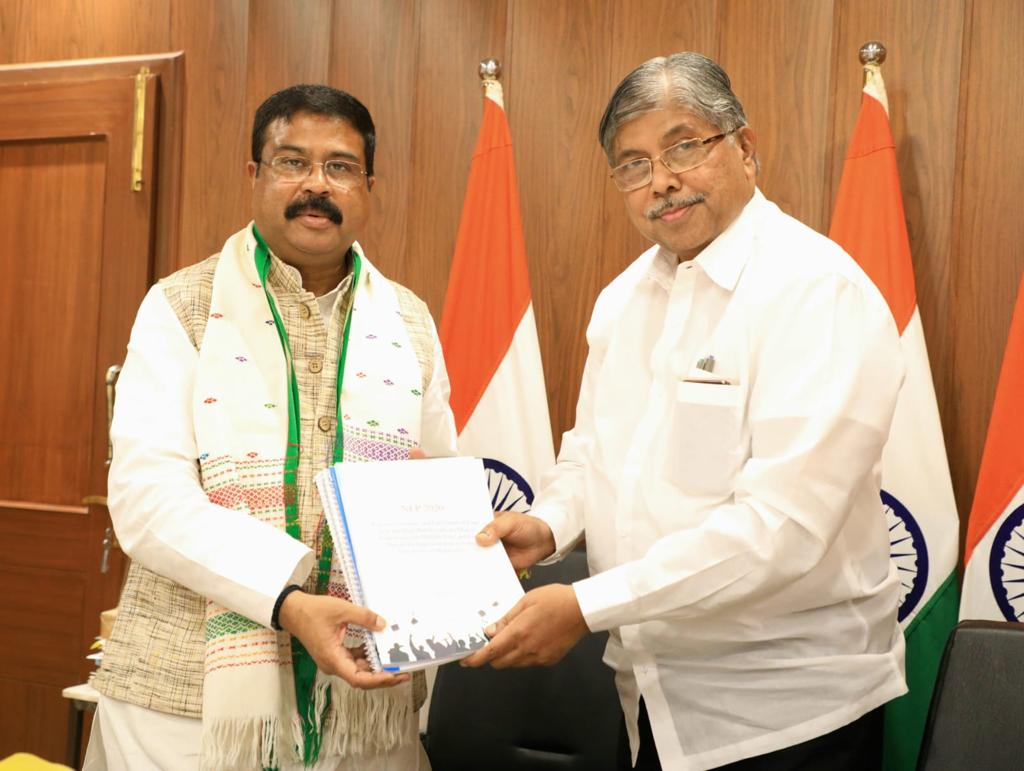Higher education minister chandrakant patil submit education sub committe report to dharmendra pradhan