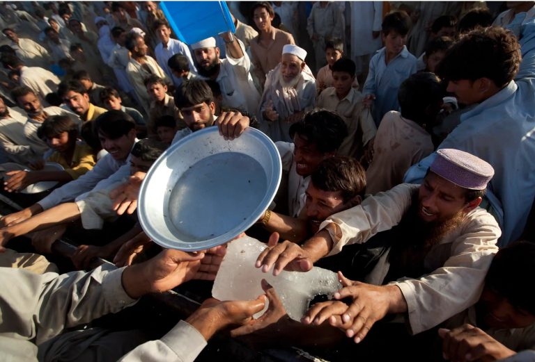 Pak crises : दोन घास अन्नासाठी पाकिस्तानात मारामार; आळशी सरकारमुळे जनता हवालदिल