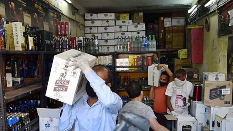 Liquor sale : होळीला दिल्ली झिंगली, ५८ कोटीची दारू ढोसली