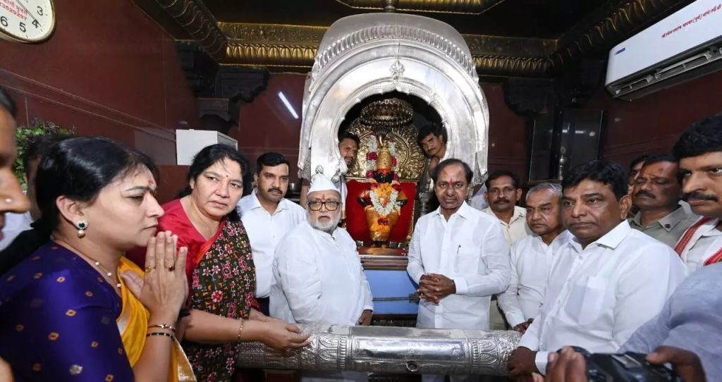 Telangana CM KC Rao prays to Lord Vitthal at Pandharpur.