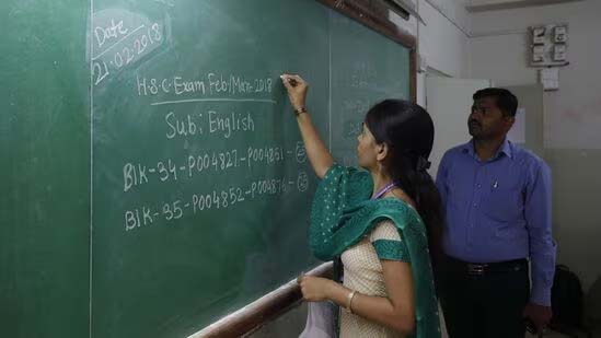 Job : महाराष्ट्रात २१ हजार ७६८ शिक्षकांची होणार भरती!