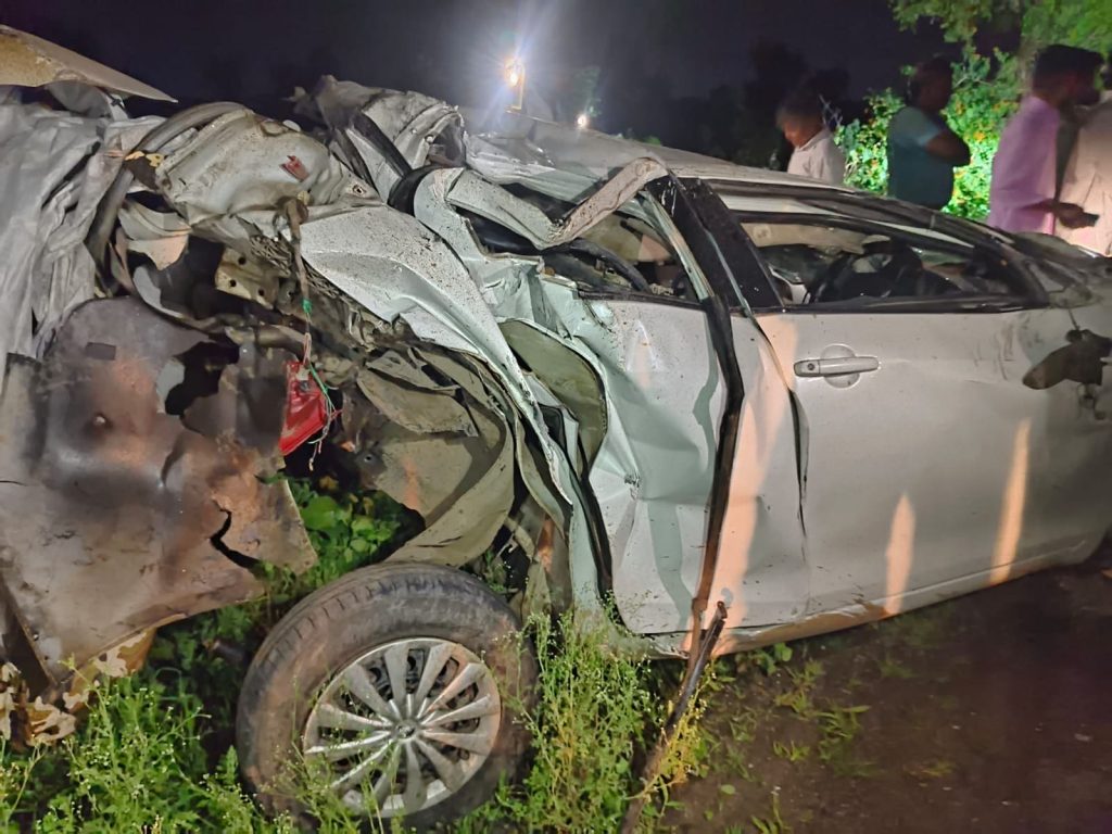 Sandeep Gulabrao Sable, a youth from Kshirsagar, died of serious injuries in an accident between a car and a tanker near Davargaon fork on Bhokardan Jalna Road at 9 pm.