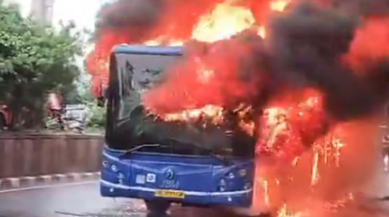 A terrible accident took place in the capital Delhi on Thursday. A Delhi Transport Board bus caught fire near Jagatpuri Lal Batti in East Delhi.