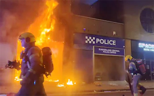 Violent protestors ablaze police station in Britain