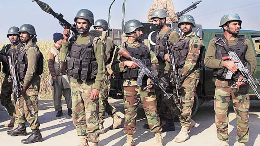 Pakistani army on border.