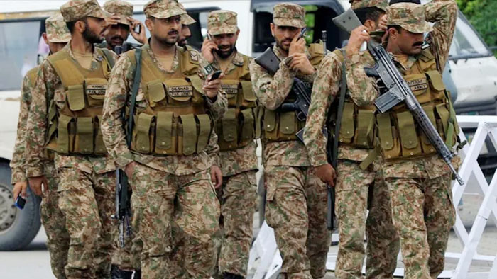 There is a split in the Pakistani army and it is reported that 4500 soldiers, including 250 military officers, have resigned. Pakistan's army chief Asif Munir has hide.