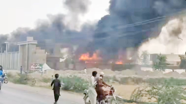 Protesters have set fire to the house of the Sindh Home Minister.