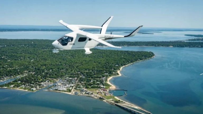 A fully electric passenger plane has just covered a distance of 130 kilometers at a cost of just 694 rupees ($8).