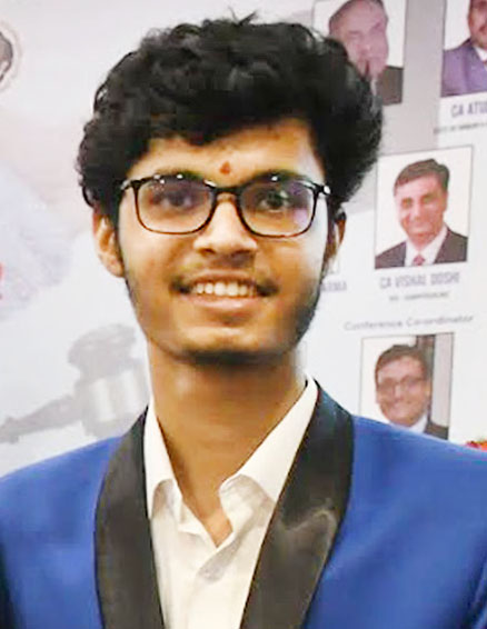 CA Topper | सीए परीक्षेत संभाजीनगरचा राजन काबरा देशात पहिला