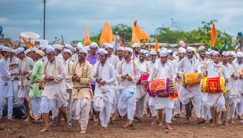 Devotees goes to Pandharpur by wari.